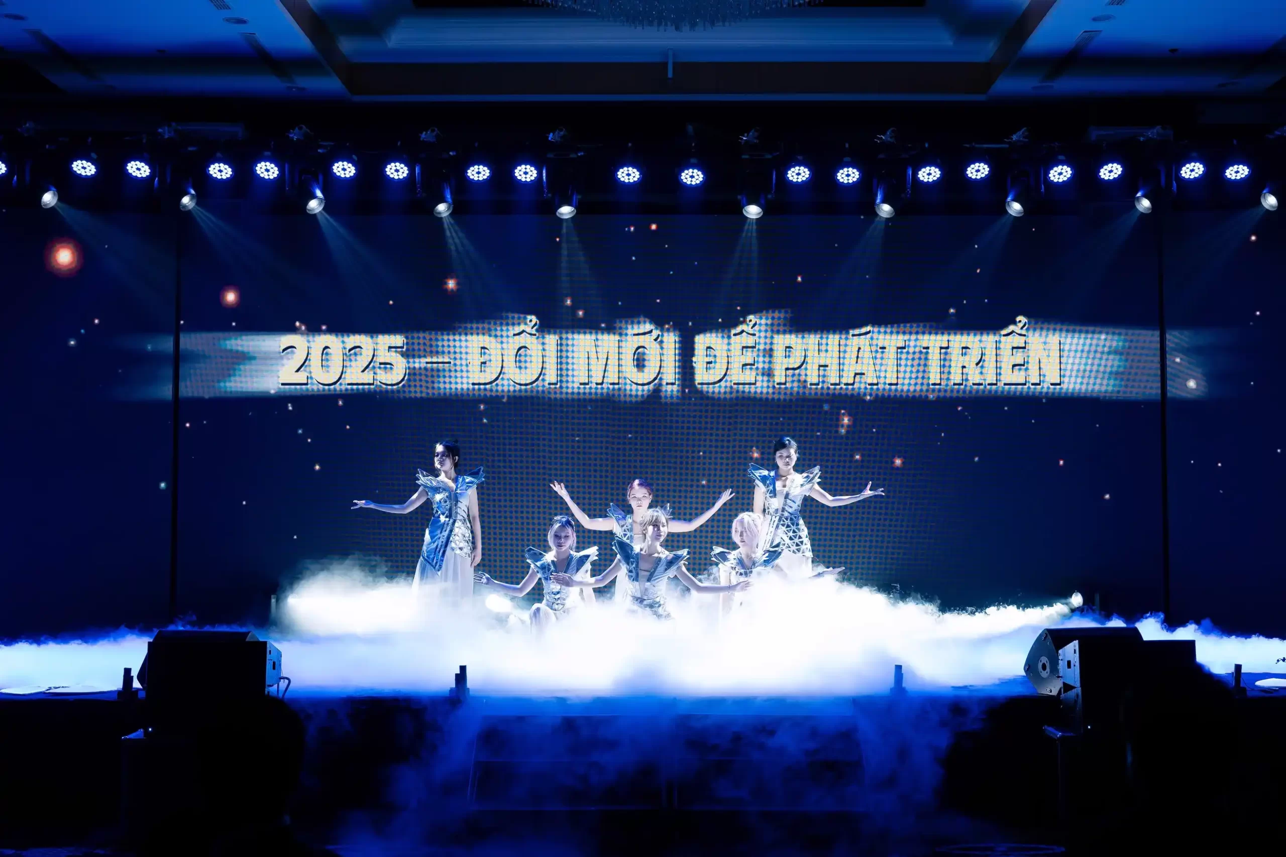 vnstar - year end party 2025 - bốn mùa thịnh vượng